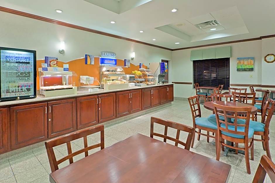 Holiday Inn Express Lordstown Newton Falls Warren By IHG