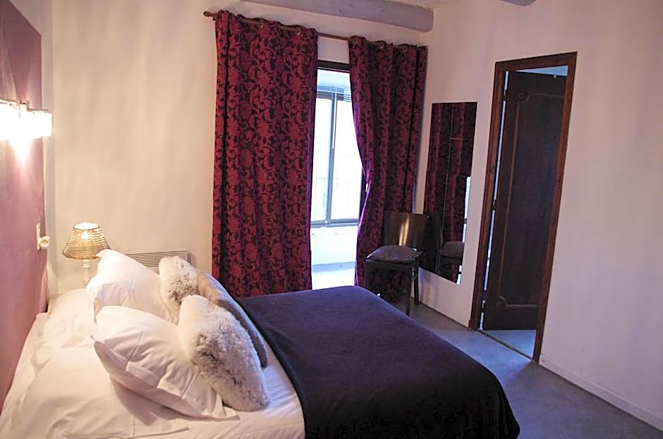 HOTEL 3 étoiles NN "LOU CIGALOUN"