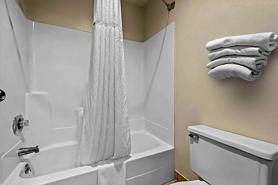 Super 8 by Wyndham Watertown WI