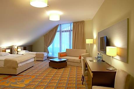 Quadruple Room with Private Bathroom