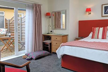 1 King Bed Non-Smoking Classic Room Terrace