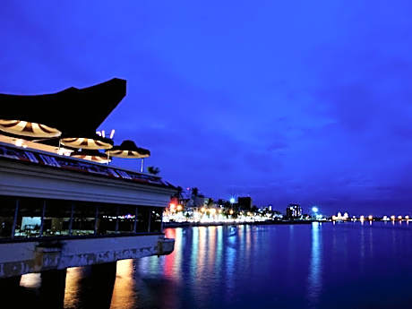 Deluxe Sea View King Bed