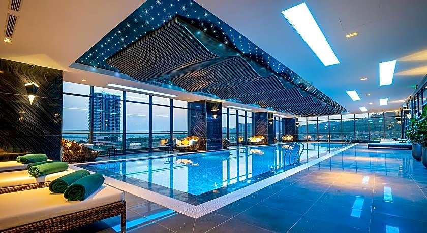 DeLaSea Ha Long Hotel - Modern Bayview Escape 