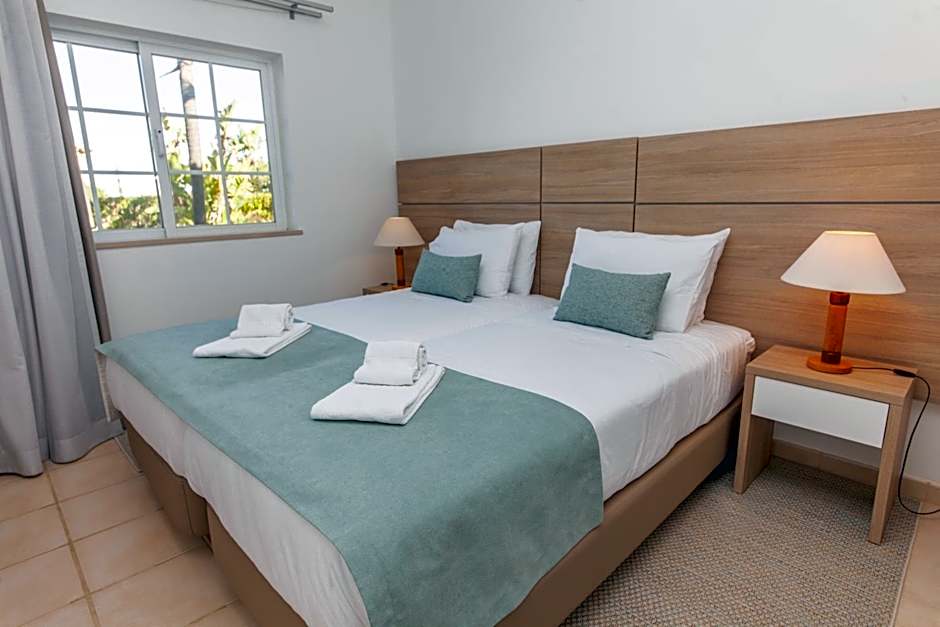 Atalaia Sol Aparthotel - tennis & heated pool in winter