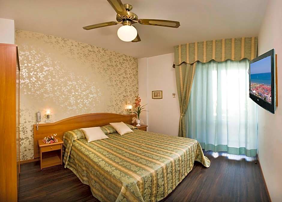 Photo 1 of 2 of Classic 1 Double Bed or 2 Beds