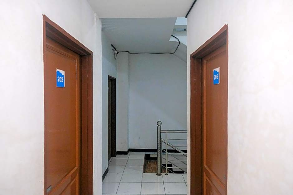 RedDoorz @ Jalan Brigjend Katamso Medan 2