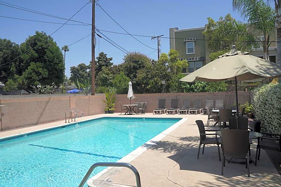 Harbor Inn & Suites