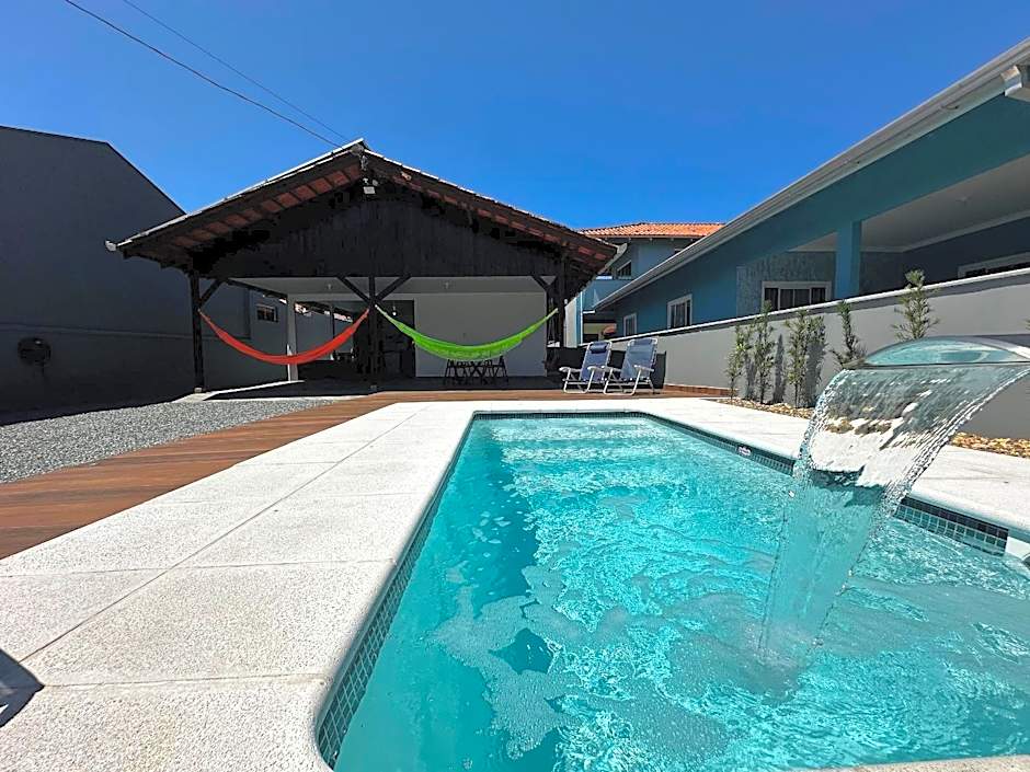 BS01- Casa com Piscina Aquecida e Churrasqueira