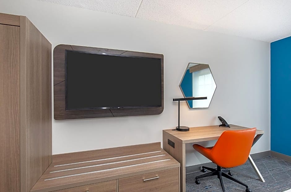 Holiday Inn Express & Suites Columbus at Northlake By IHG