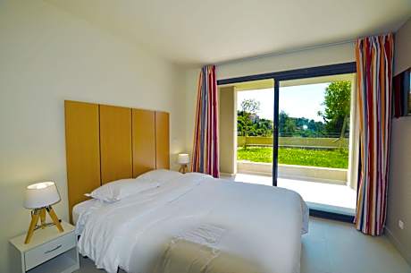 Apartment with Garden View