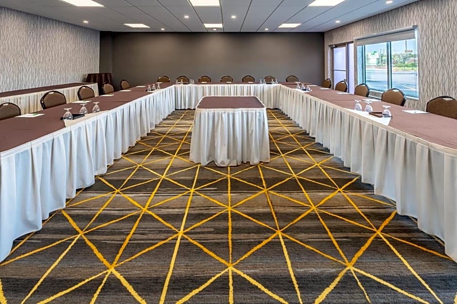 Holiday Inn Hotel And Suites Wausau-Rothschild By IHG