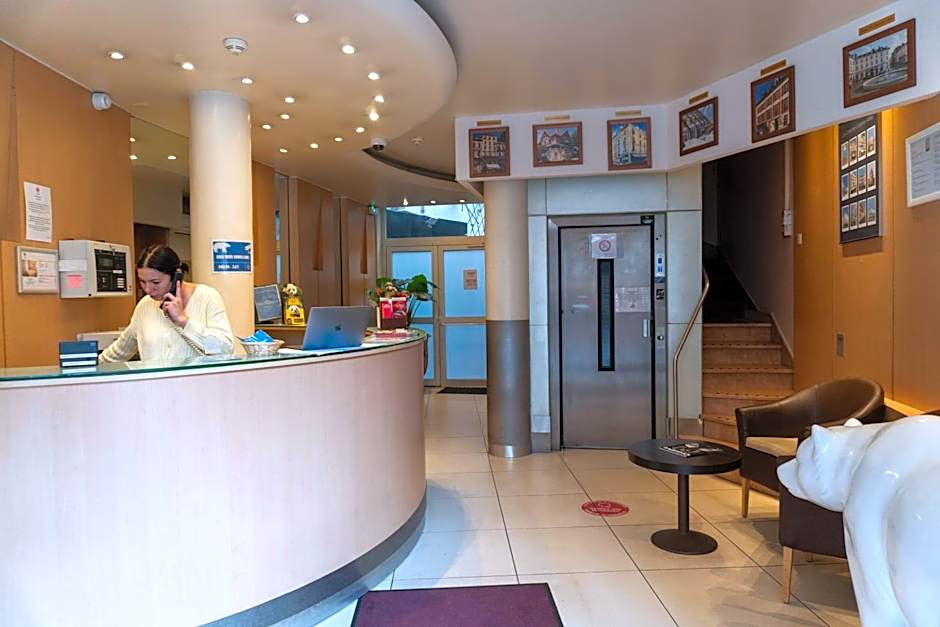 Hotel Ours Blanc - Place Victor Hugo