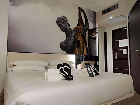 Superior - 1 Queen Bed