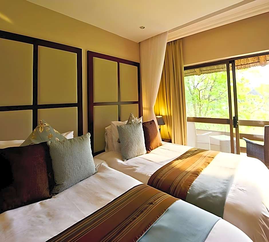 Azambezi River Lodge