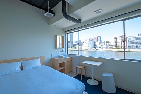 Queen Room with River View and Shared Bathroom