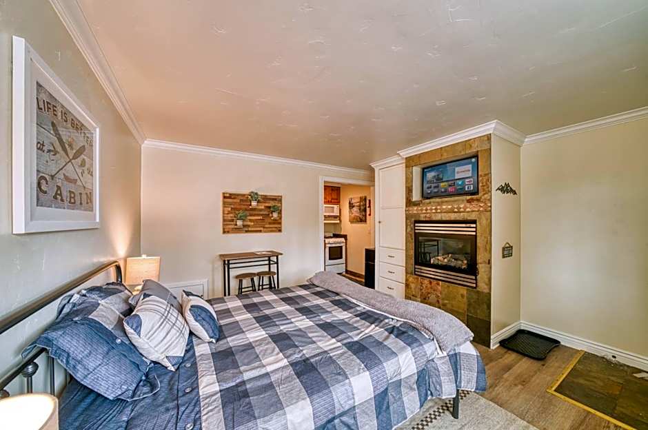 Moose and Maple Lodge