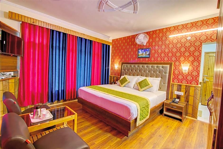 Goroomgo Samiru Manali 