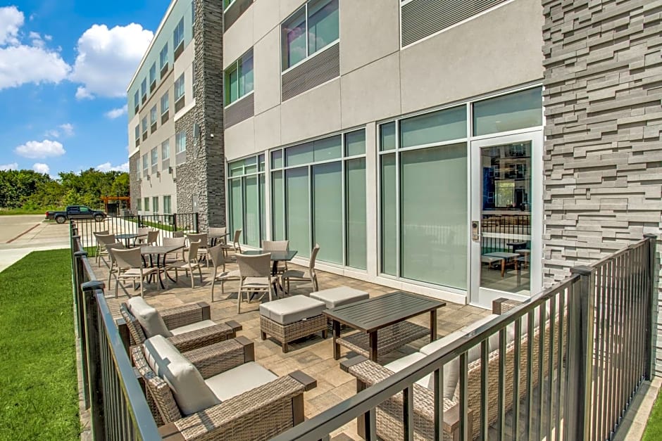 Holiday Inn Express And Suites Denton South By IHG
