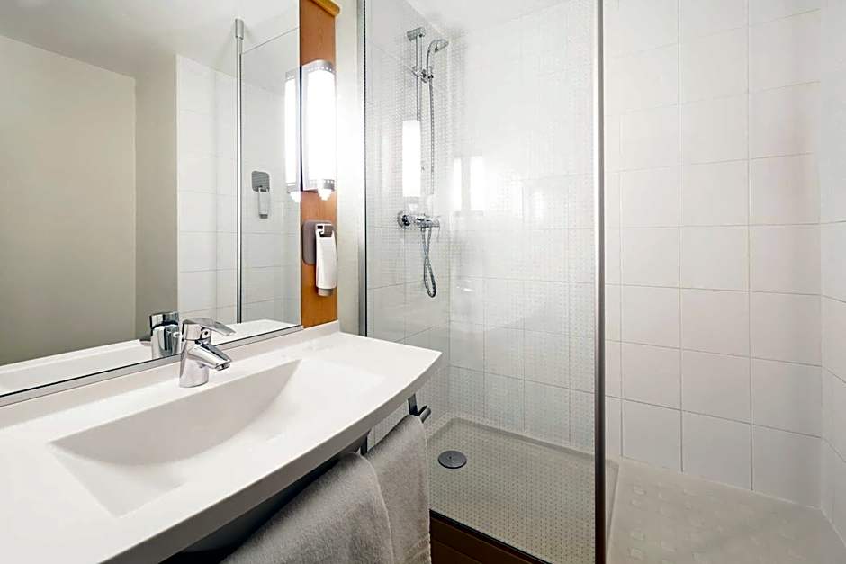 ibis Paris Pantin Eglise
