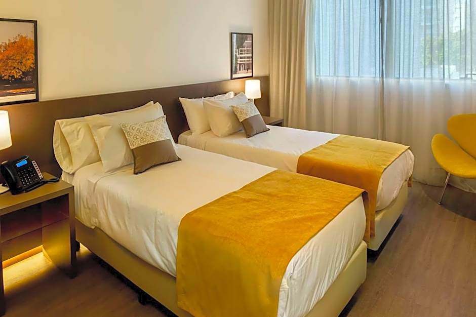 Dazzler by Wyndham La Plata