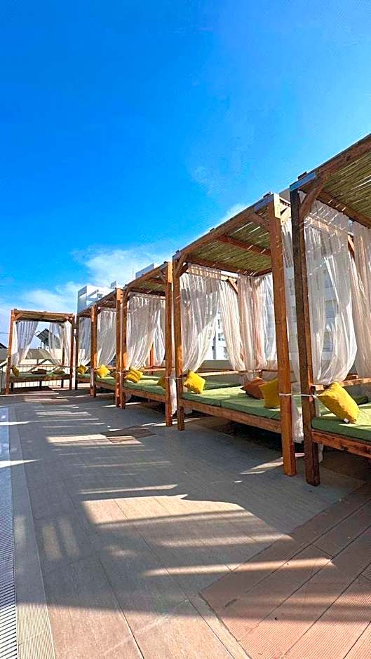 Olivia Palm Hotel