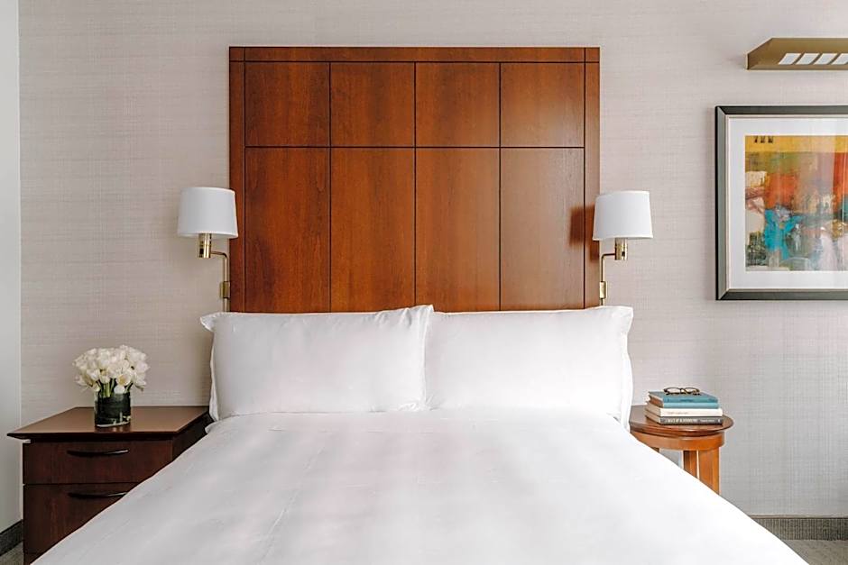 CLUB QUARTERS HOTEL, CENTRAL LOOP