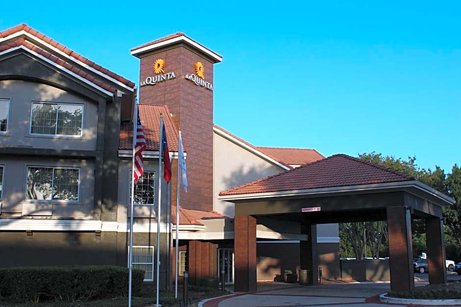 La Quinta Inn & Suites by Wyndham Dallas Addison Galleria