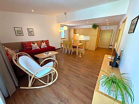 Apartment with Mountain View