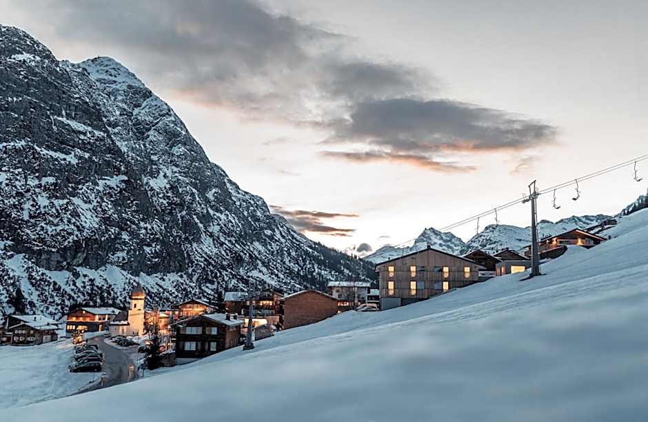 Burgi's - Adults only