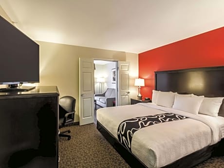 1 King Bed Suite Non-Smoking