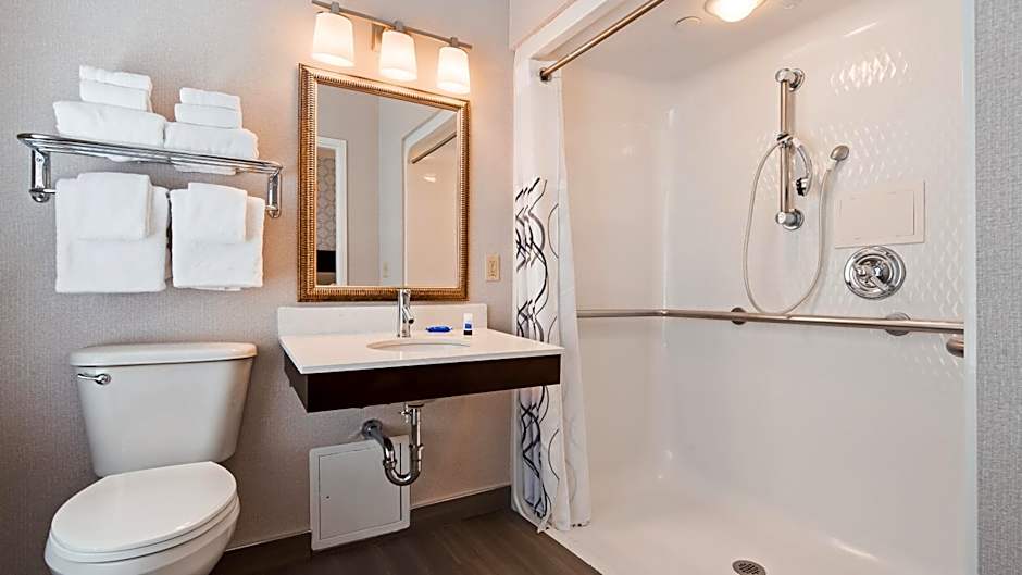 Best Western Plus St. Christopher Hotel