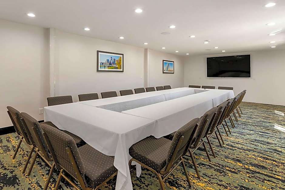 La Quinta Inn & Suites by Wyndham Des Moines West Clive