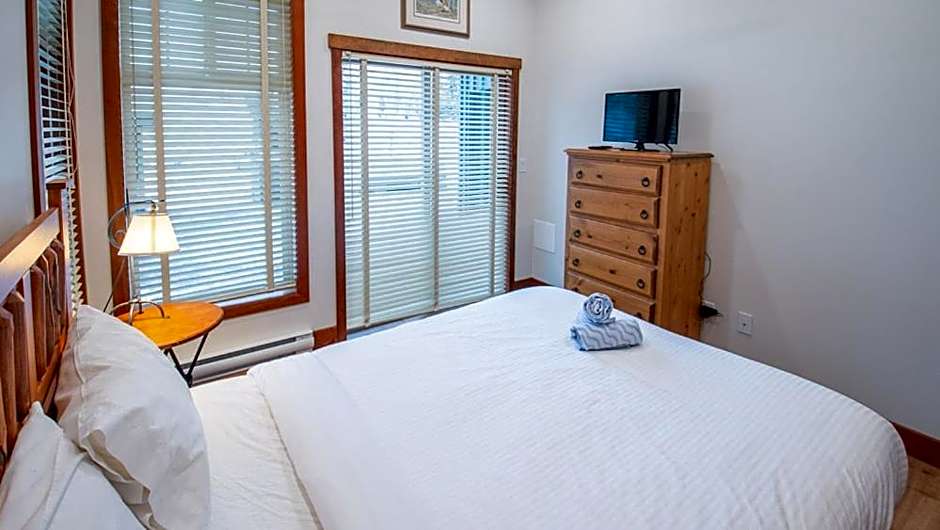 Snow Creek Lodge by Fernie Lodging Co