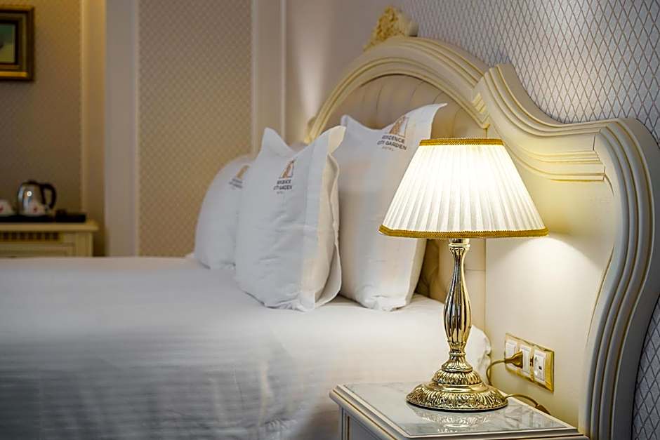 Residence City Garden - Certificate of Excellence Top 10 BEST Five-Stars City Hotels for 2024 awarded by HTIF