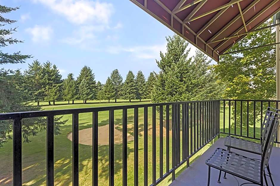 Best Western Plus Plaza By The Green