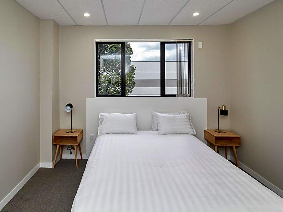 Three Palms Lodge