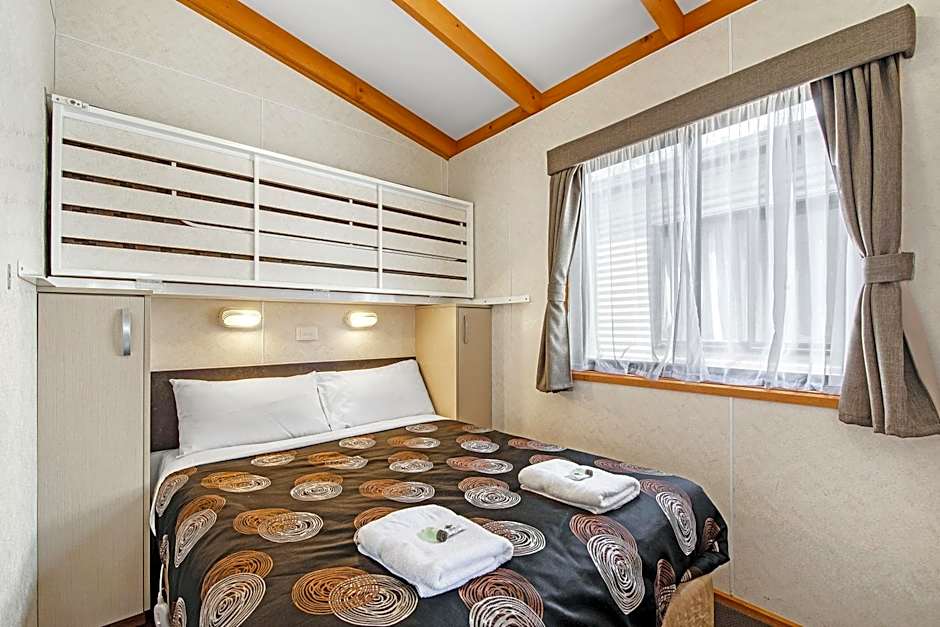 Golden Country Motel and Caravan Park