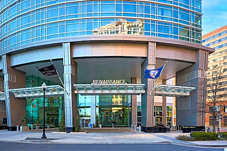 Renaissance by Marriott Arlington Capital View Hotel