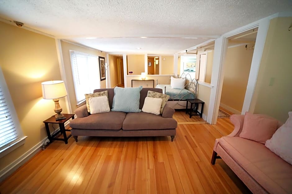 The Kennebunk Inn