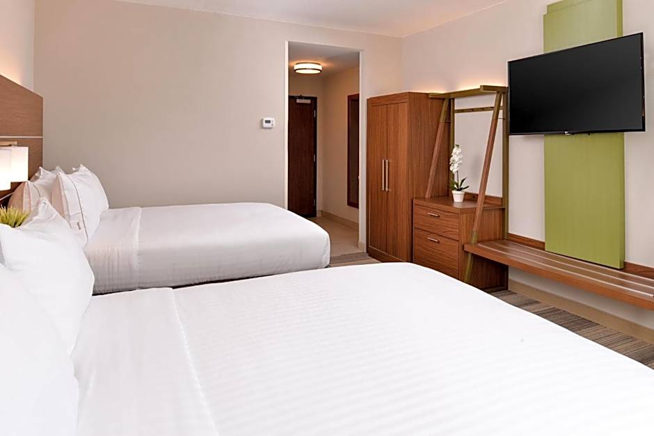 Holiday Inn Express & Suites St. Petersburg - Seminole Area By IHG