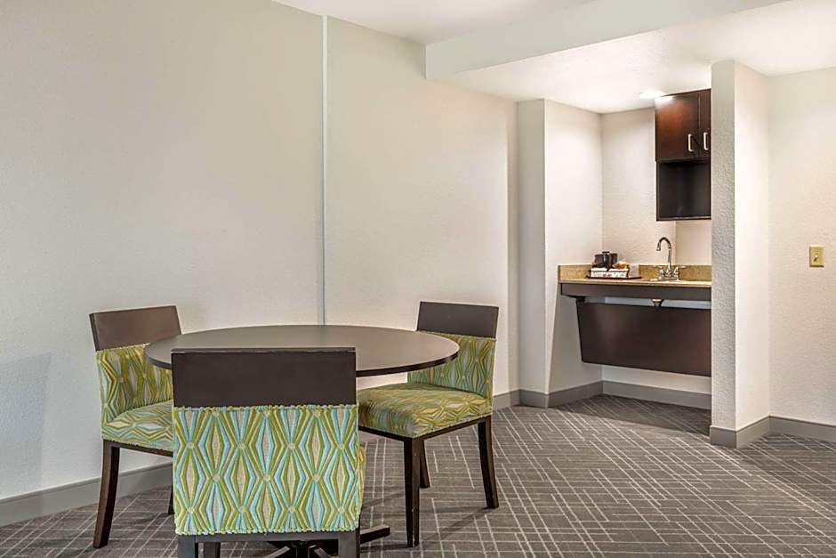 Comfort Inn & Suites Frisco East - McKinney