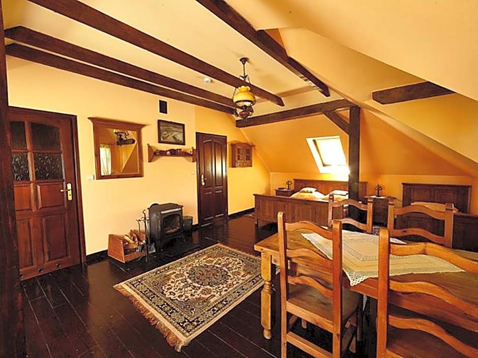 Stylowy Zajazd Pod Czarnym Kogutem