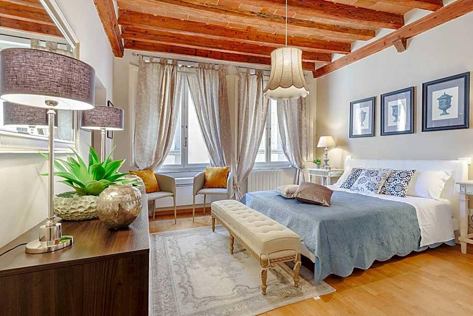 Casa Arias in Lucca With 2 Bedrooms and 1 Bathrooms