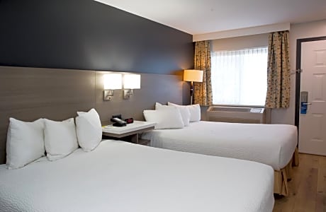 Studio with Two Queen Beds - Non-Smoking