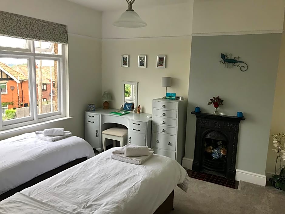 Rie's Retreat - The Emerald room