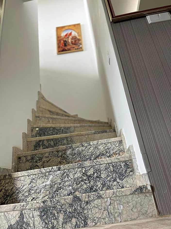 Gardenya Lara Suit Hotel