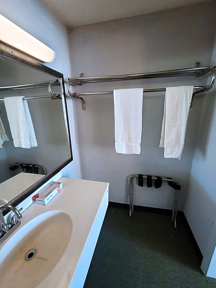 121 Motel Henderson