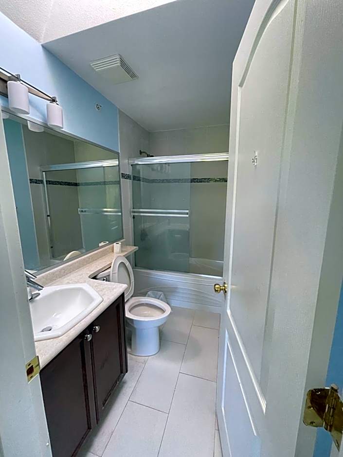 Cozy Guest Rooms Near UBC, Downtown and Beaches