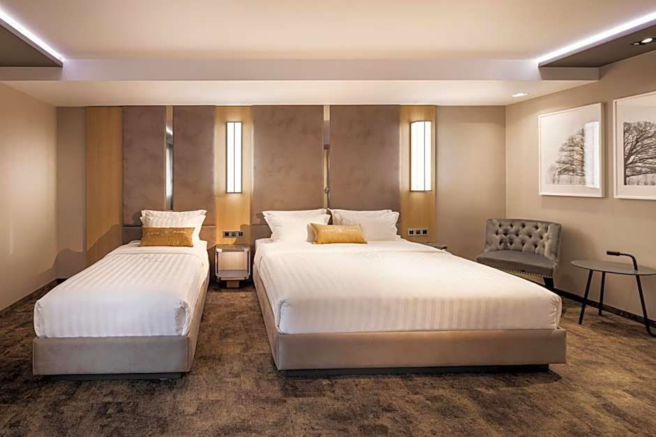 -- ESTE PARK HOTEL -- part of Urban Chic Luxury Design Hotels - Parking & Compliments - next to Shopping & Dining Mall Plovdiv