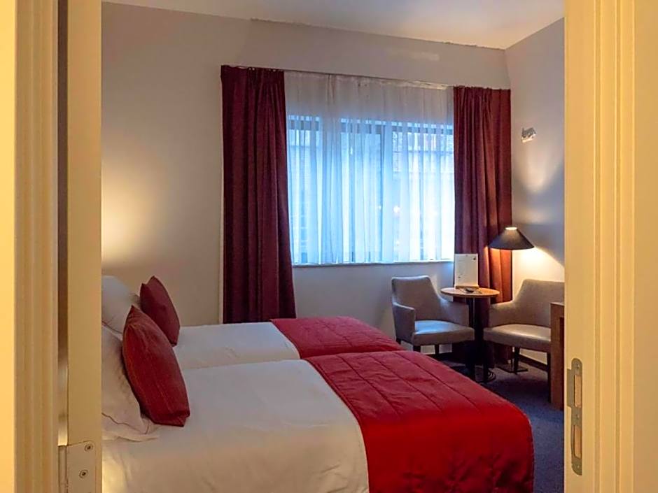 Budget Rooms by Ghent River